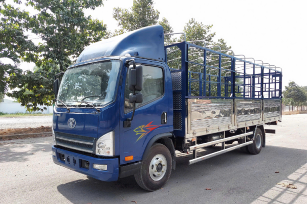 Ngoại thất xe tải Faw Tiger được thiết kế cứng cạp, hiện đại