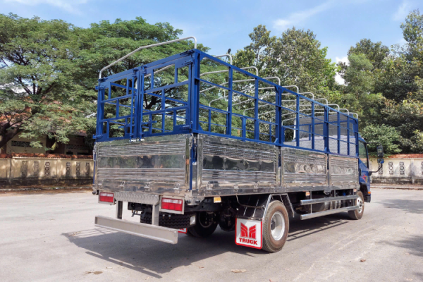 Thùng xe được làm từ vật liệu cao cấp, chịu được tải vượt trội