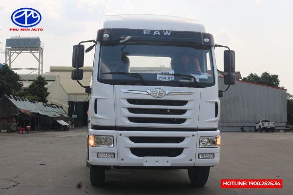 Xe được trang bị hệ thống đèn Halogen với khả năng chiếu sáng vượt trội