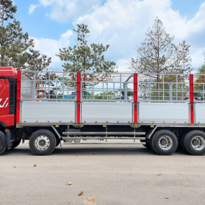 Thùng xe tải Howo Max 16t7 thùng bạt 9m7 rộng rãi