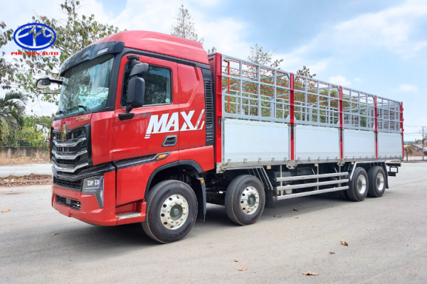 Xe tải Howo Max 4 chân thùng bạt sở hữu ngoại thất hiện đại, sang trọng