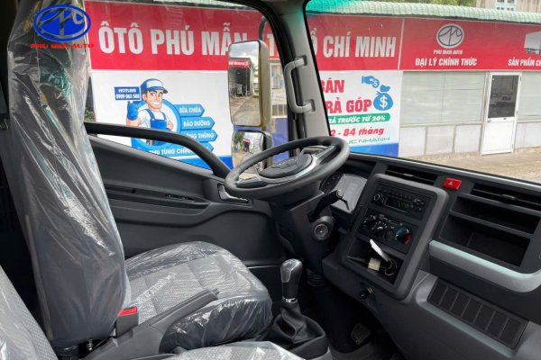 Nội thất xe được thiết kế rộng rãi, cùng đầy đủ các tiện ích