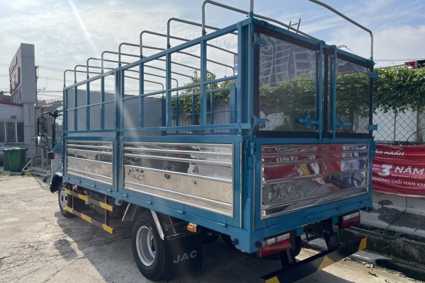 Thùng xe được làm từ thép chống gỉ có độ bền vượt trội