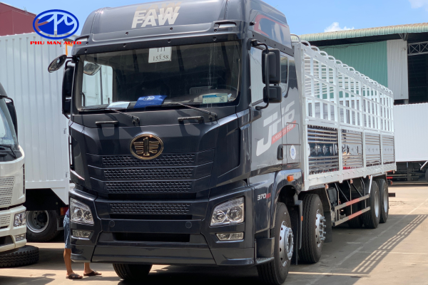 Ngoại thất xe tải FAW JH6 tải trọng 8x4 đầy khí chất và sang trọng