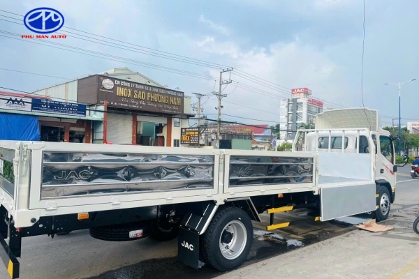 Thùng xe cao cấp, được thiết kế khoa học, tối ưu hóa không gian chứa đồ