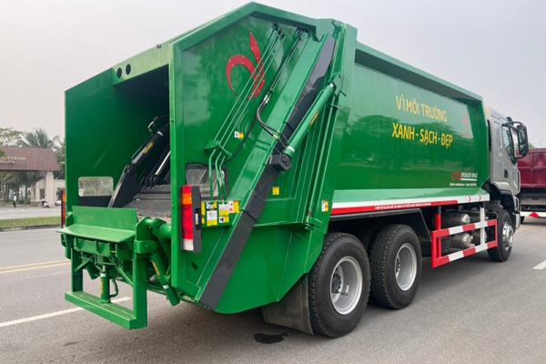 Xe được trang bị động cơ mạnh mẽ với thùng chứa 22 khối