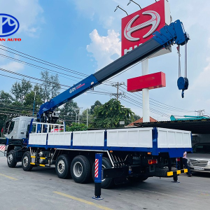 Xe có động cơ bền bỉ, cẩu Dongyang 15 tấn mạnh mẽ