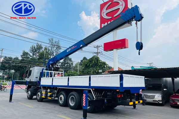Xe có động cơ bền bỉ, cẩu Dongyang 15 tấn mạnh mẽ