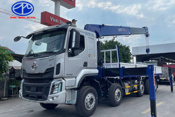 Xe được sử dụng để vận chuyển may móc thiết bị trong nhiều lĩnh vực