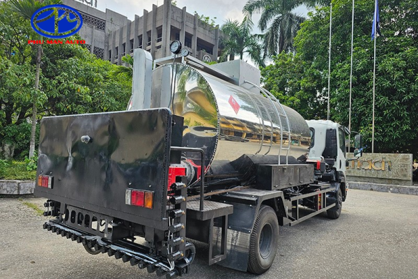 Xe được ứng dụng trong việc sửa chữa và nâng cấp mặt đường