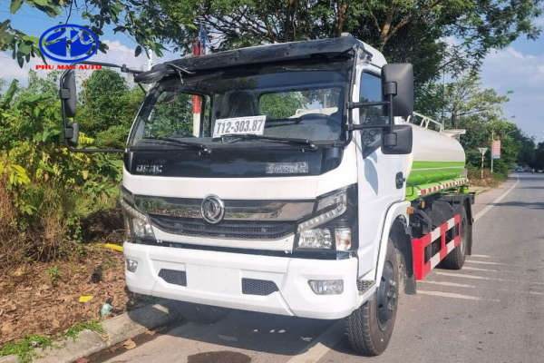 Xe được ứng dụng trong việc tưới cây, rửa đường