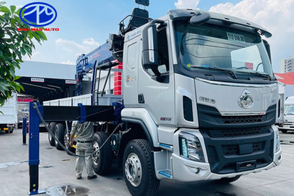 Xe tải Chenglong 5 chân gắn cẩu