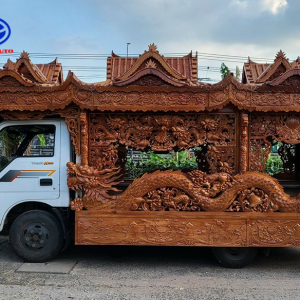 Xe tang lễ có hình tượng con rồng uy nghiêm, mang ý nghĩa thiêng liêng