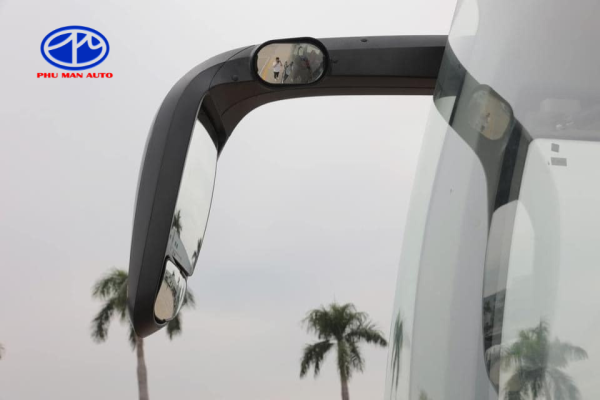 Xe tích hợp gương chiếu hậu đa góc giúp tài xế quan sát dễ dàng hơn