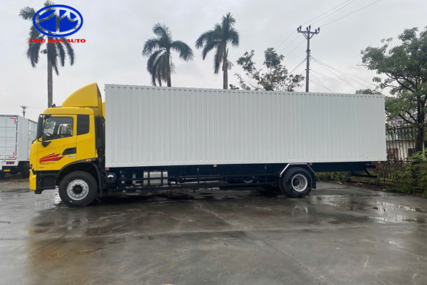 Xe có kích thước thùng hàng rộng rãi, đáp ứng tối ưu nhu cầu vận chuyển