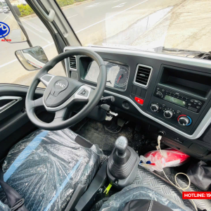 Xe được trang bị ghế ngồi êm ái, cùng đây đủ tiện ích giải trí