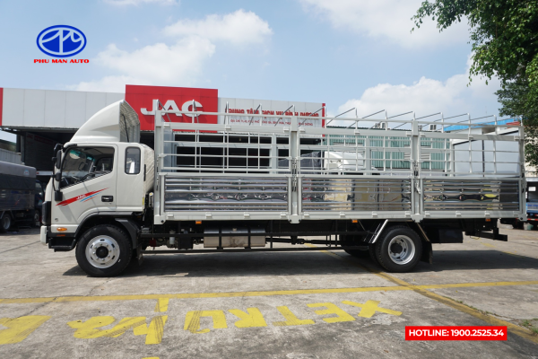 Xe có kích thước lòng thùng ấn tượng, chở được khối hàng hóa