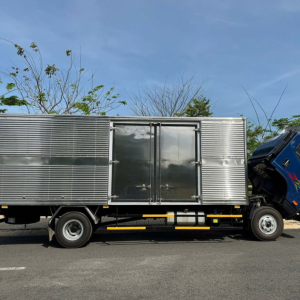 Thùng xe có thể tích chưa hàng vượt trội, chở được đa dang các loại hàng hóa