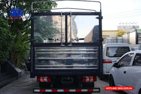 Thùng xe được thiết kế thuận lợi cho việc bóc dỡ hàng hóa