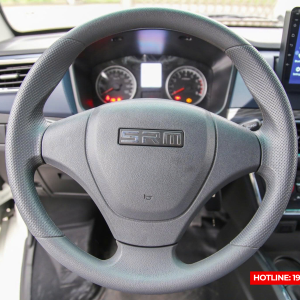 Vô lăng trợ lực điện nên dễ dàng điều khiển