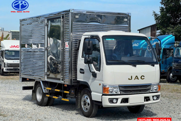 Ngoại hình xe tinh gọn nhưng lại vô cũng mạnh mẽ, cứng cáp