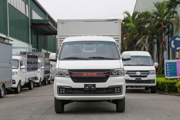 Xe được thiết kế hiện đại, kết hợp cùng lưới tảng nhiệt phong cách