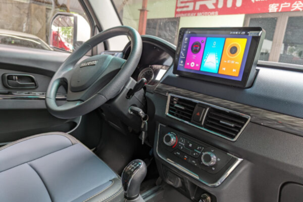 Xe SRM T50 được trang bị đầy đủ các tiện ích giải trí