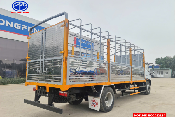 Bửng thùng mở linh hoạt phía sau và hai bên
