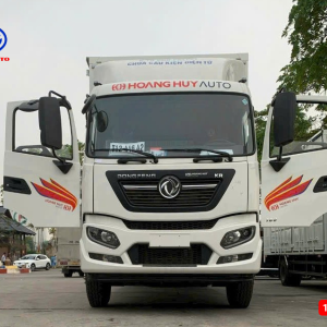 Cabin xe hiện đại cùng gương chiếu hậu bản lớn