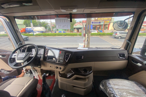 Cabin xe được thiết kế hiện đại, rộng rãi