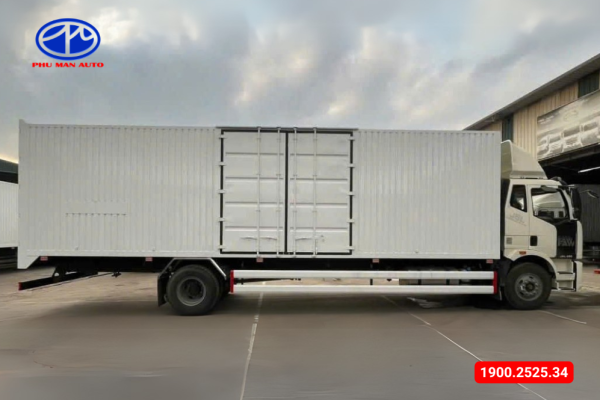 Kích thước thùng xe rộng rãi, tối ưu không gian chứa hàng