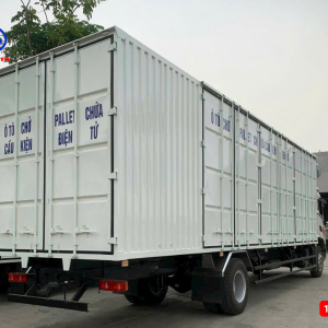 Thùng xe được thiết kế chuyên biệt để chở pallet hàng điện tử