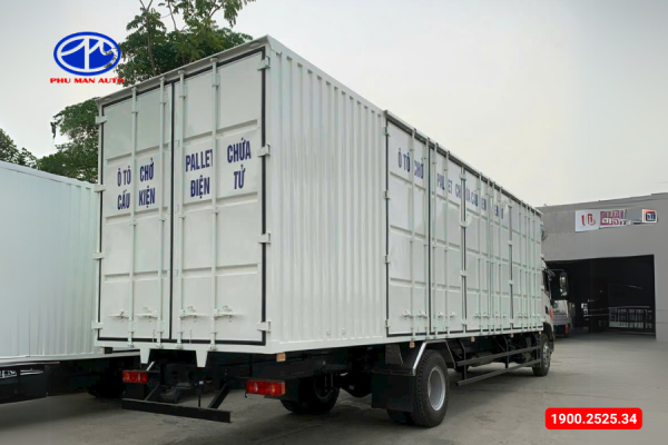 Thùng xe được thiết kế chuyên biệt để chở pallet hàng điện tử