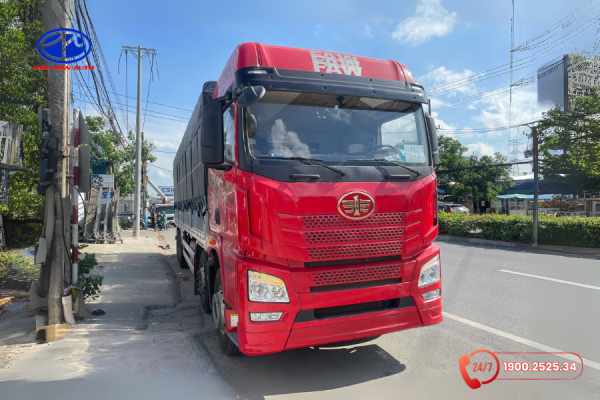 Xe tải Faw 4 chân đời mới 2025 màu đỏ rực rỡ