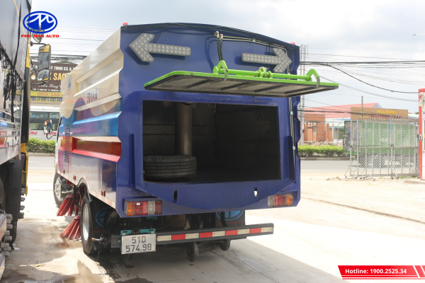 Khoang chứa rác bụi được thiết kế kín đáo, dễ vệ sinh