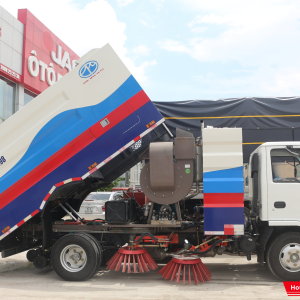 Xe được trang bị động cơ ISUZU mạnh mẽ, bền bỉ