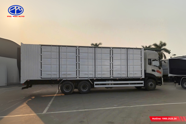 Xe sở hữu thùng kín container siêu dài, chắc chắn