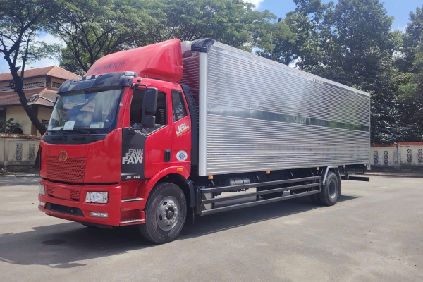 Xe tải FAW J6L thùng kín 9m9 đời 2025