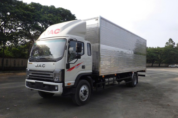 Ngoại thất xe JAC N800s E5 thùng kín hiện đại, thẩm mỹ, chắc chắn