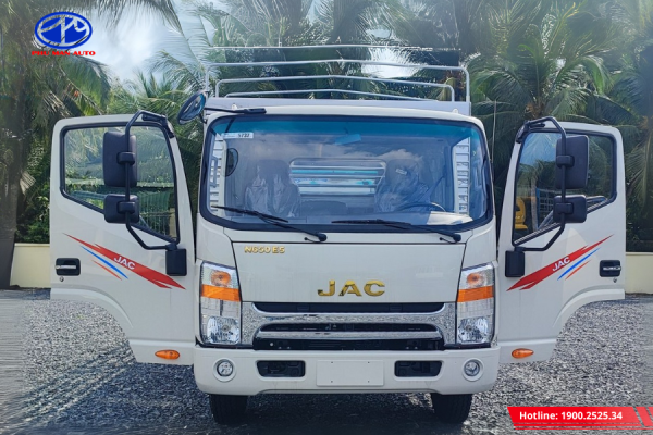 Cabin xe được thiết kế vuông vức, khỏe khoắn