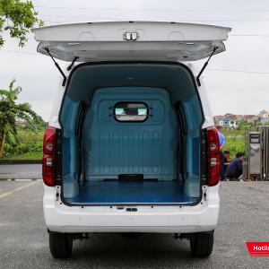 Sàn thùng chắc chắn, chống trượt, dễ vệ sinh