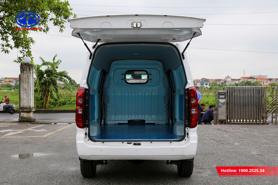 Sàn thùng chắc chắn, chống trượt, dễ vệ sinh