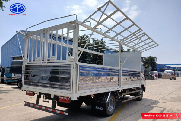 Thùng xe 5 bửng linh hoạt, dễ bốc xếp hàng hóa