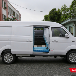 Thùng xe dài 2m58 rộng rãi vượt trội trong phân khúc