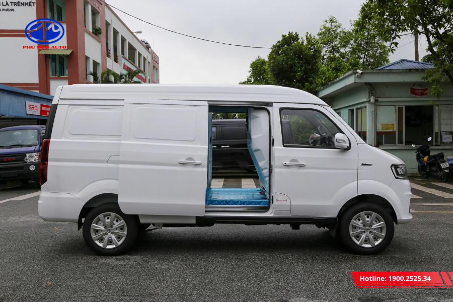 Thùng xe dài 2m58 rộng rãi vượt trội trong phân khúc