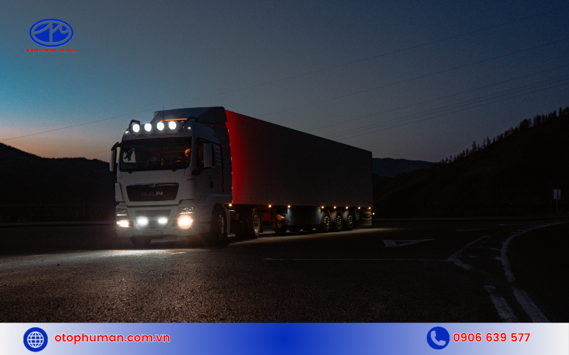 Bật xi nhan trước khi qua đường ít nhất 3 giây