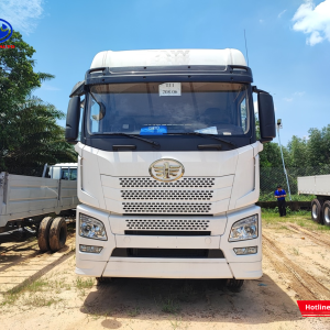 Cabin xe thiết kế vuông vức, cao ráo, giảm sức gió