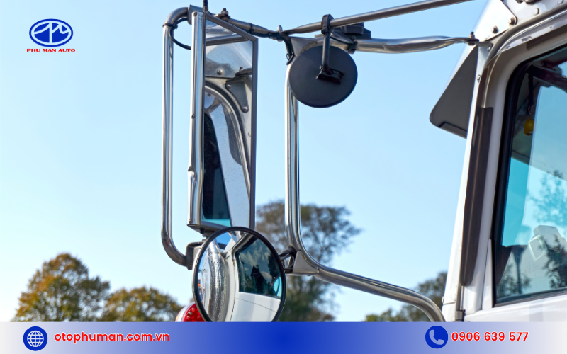 Điều chỉnh gương chiếu hậu chuẩn, để tài xế quan sát điểm mù rõ hơn