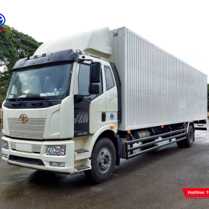 Ngoại thất xe mạnh mẽ, đường nét cứng cáp