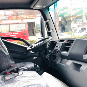 Cabin xe được thiết kế rộng rãi, tiện nghi